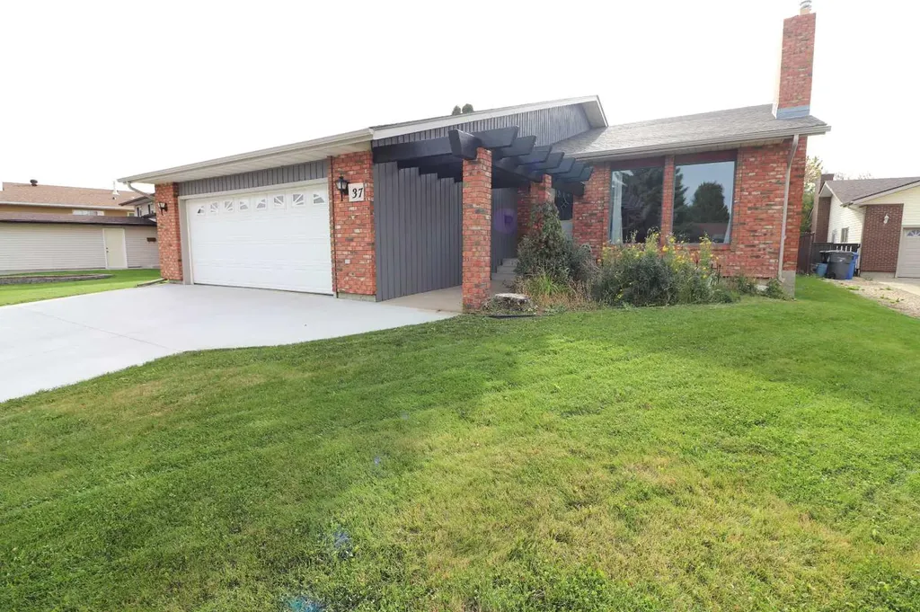 37 Buttercup Court SE Medicine Hat AB T1B2G9