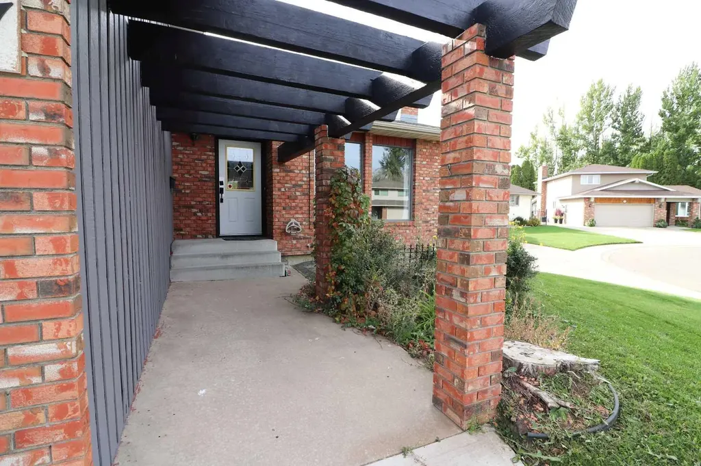 37 Buttercup Court SE Medicine Hat AB T1B2G9