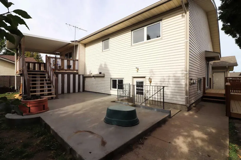 37 Buttercup Court SE Medicine Hat AB T1B2G9