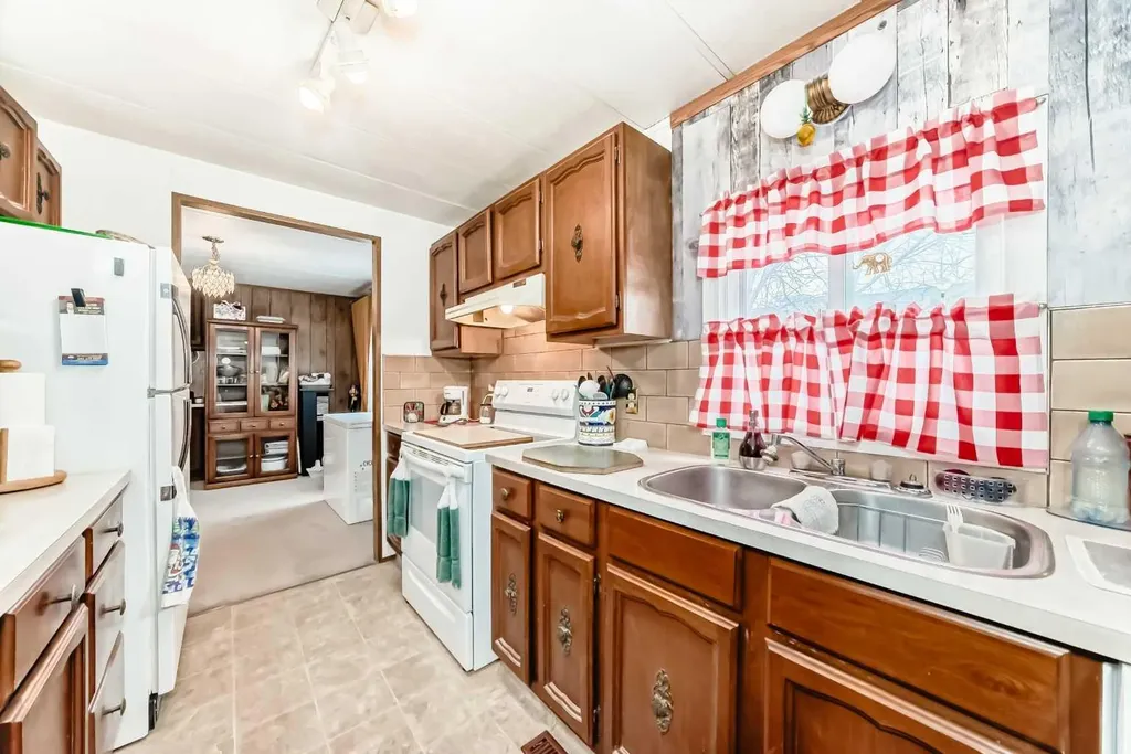 99 Arbour Lake Road NW Calgary AB T3G 4E4