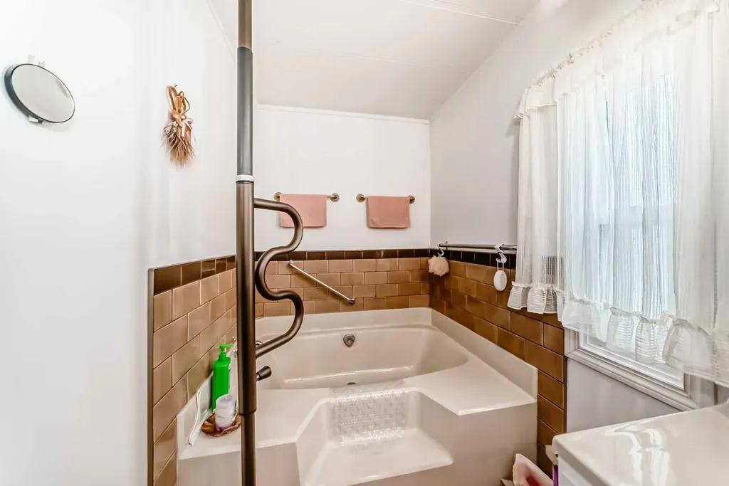 99 Arbour Lake Road NW Calgary AB T3G 4E4