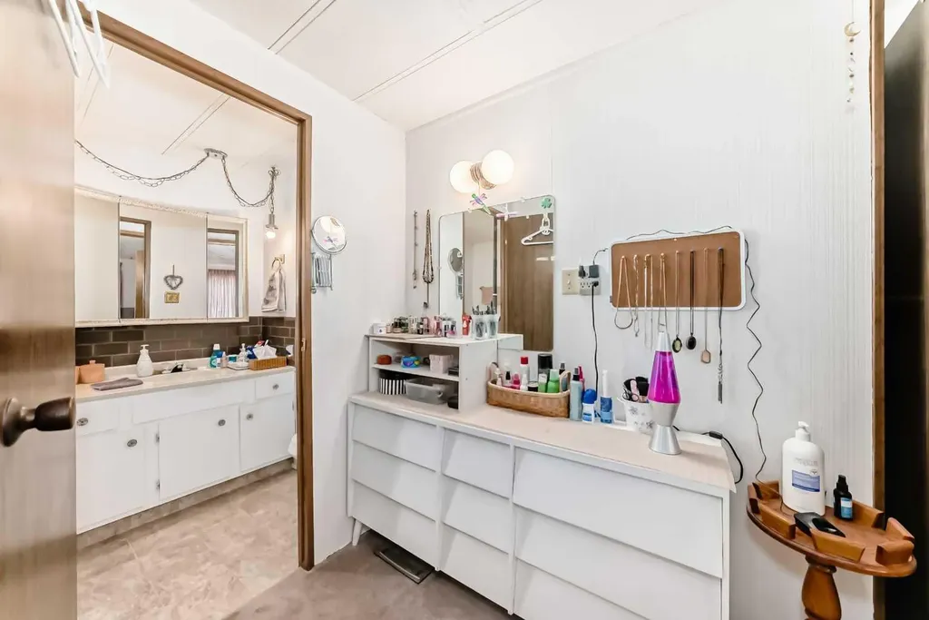 99 Arbour Lake Road NW Calgary AB T3G 4E4