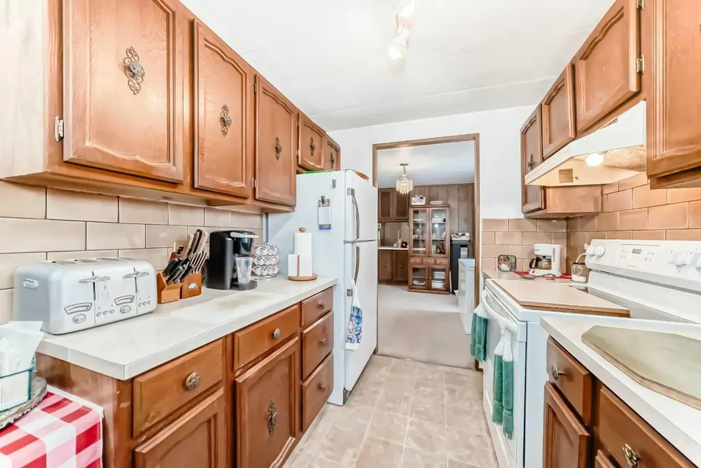 99 Arbour Lake Road NW Calgary AB T3G 4E4