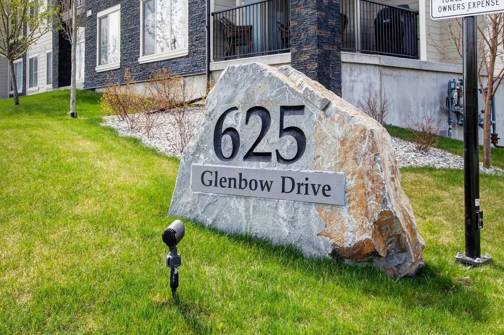 625 Glenbow Drive Cochrane AB T4C0S7