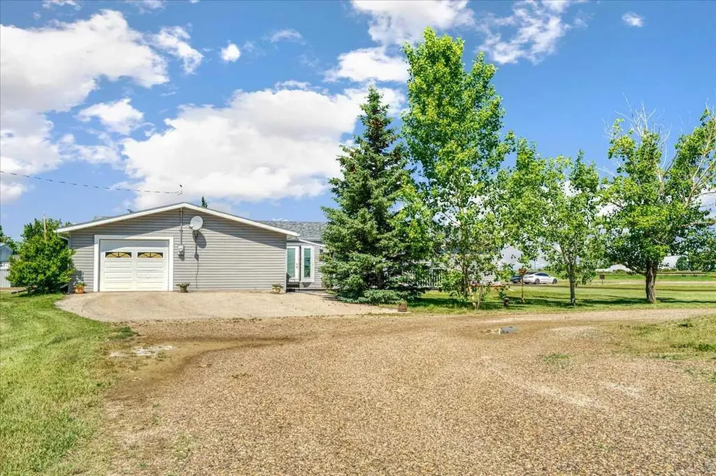 513 Railway Avenue Rural Vulcan County AB T0L0L0