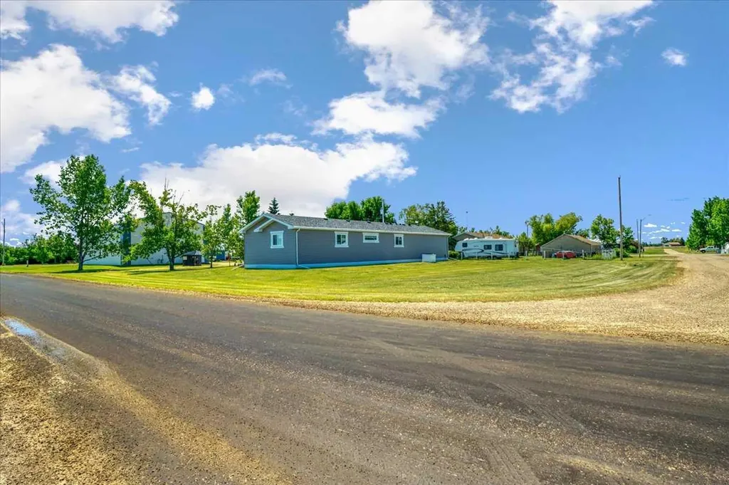 513 Railway Avenue Rural Vulcan County AB T0L0L0
