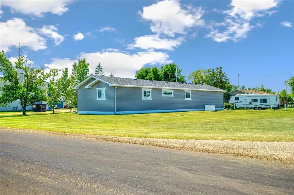 513 Railway Avenue Rural Vulcan County AB T0L0L0