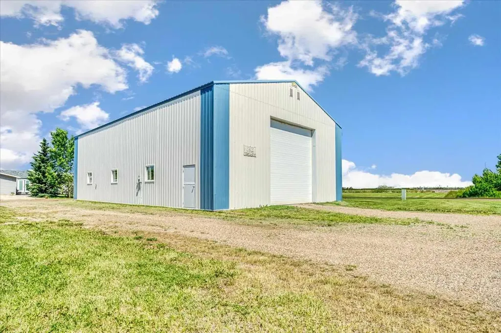 513 Railway Avenue Rural Vulcan County AB T0L0L0