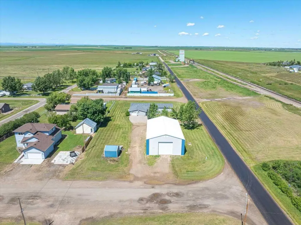 513 Railway Avenue Rural Vulcan County AB T0L0L0