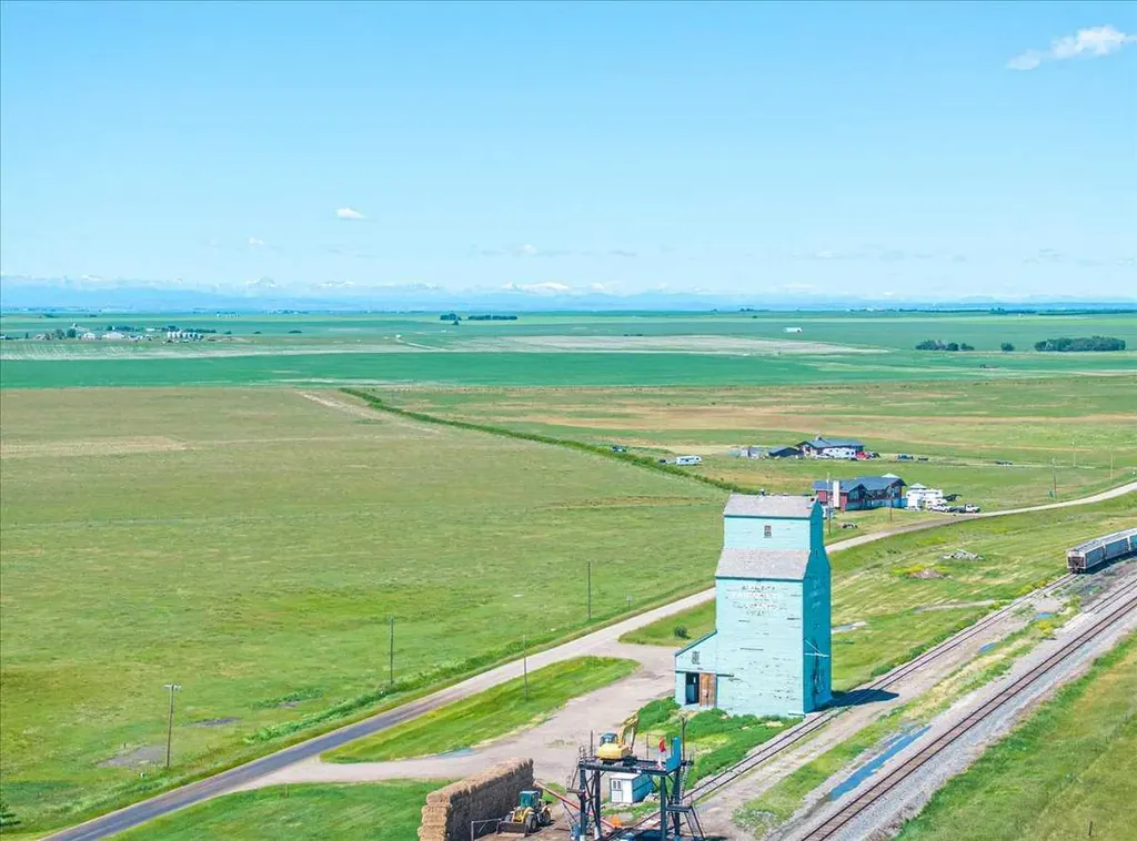 513 Railway Avenue Rural Vulcan County AB T0L0L0