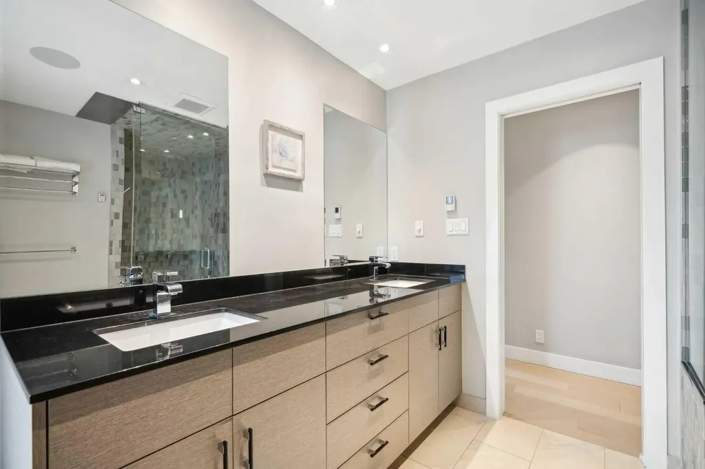 16 Meadowlark Crescent SW Calgary AB T2V 1Z1
