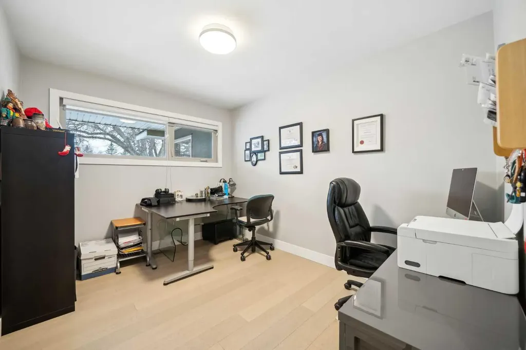 16 Meadowlark Crescent SW Calgary AB T2V 1Z1