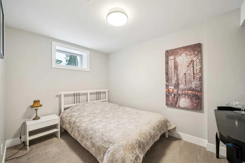 16 Meadowlark Crescent SW Calgary AB T2V 1Z1