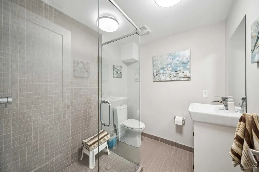 16 Meadowlark Crescent SW Calgary AB T2V 1Z1