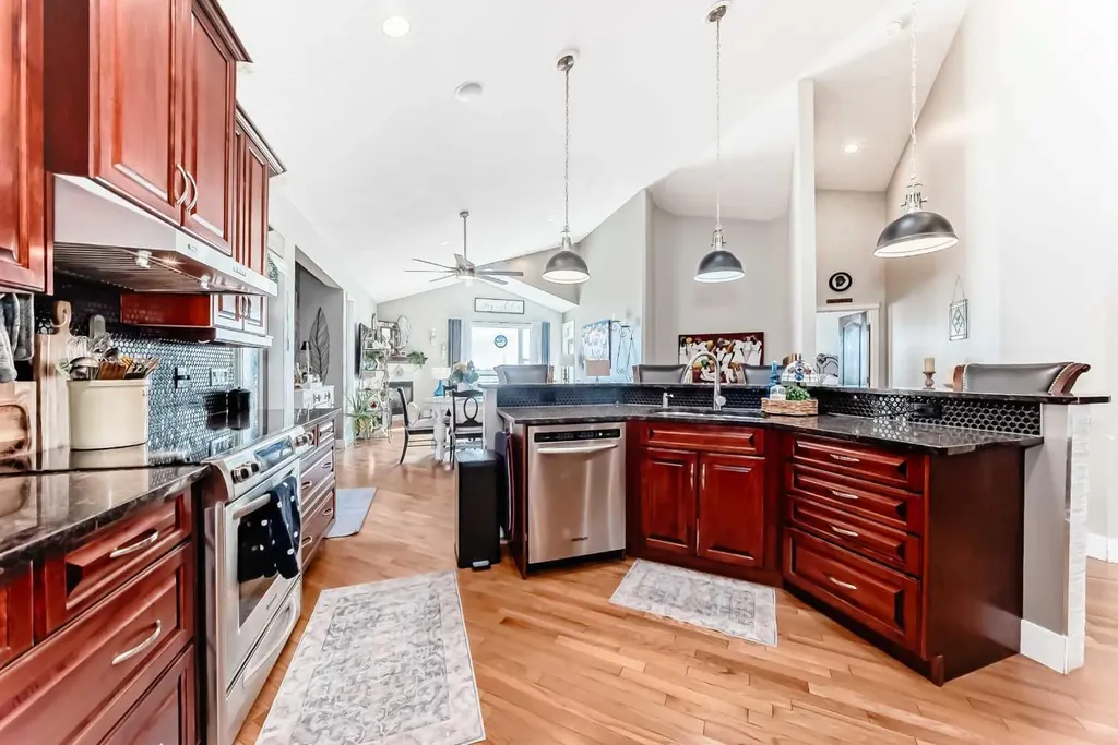 33 Boulder Creek Manor SE Langdon AB T0J1X3