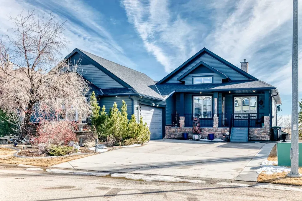 33 Boulder Creek Manor SE Langdon AB T0J1X3