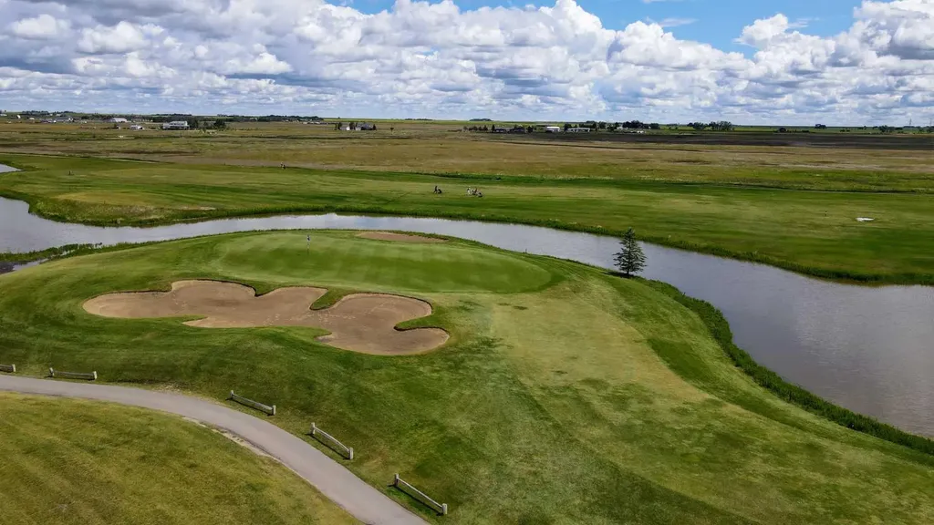 33 Boulder Creek Manor SE Langdon AB T0J1X3