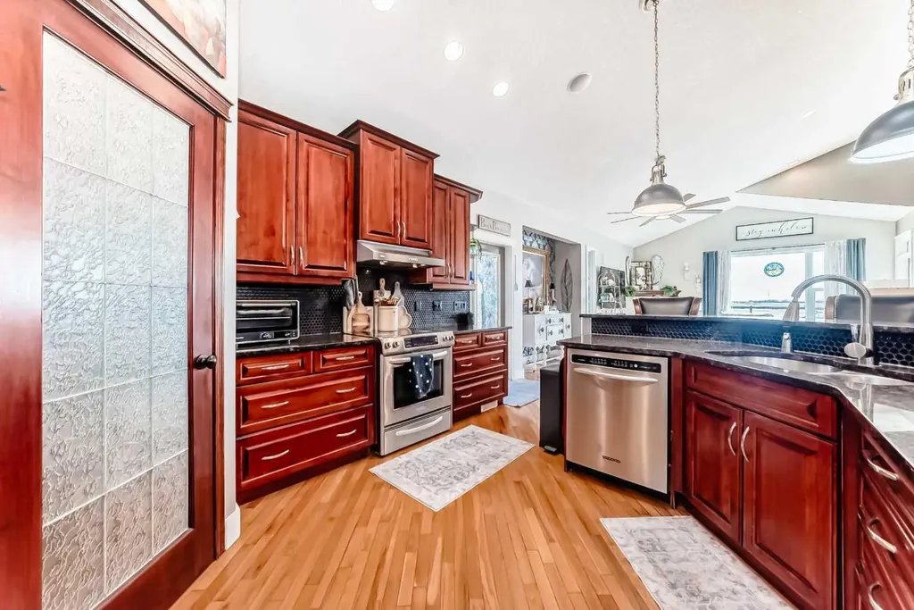 33 Boulder Creek Manor SE Langdon AB T0J1X3