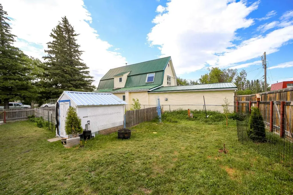 1158 Albert Avenue Pincher Creek AB T0K1W0