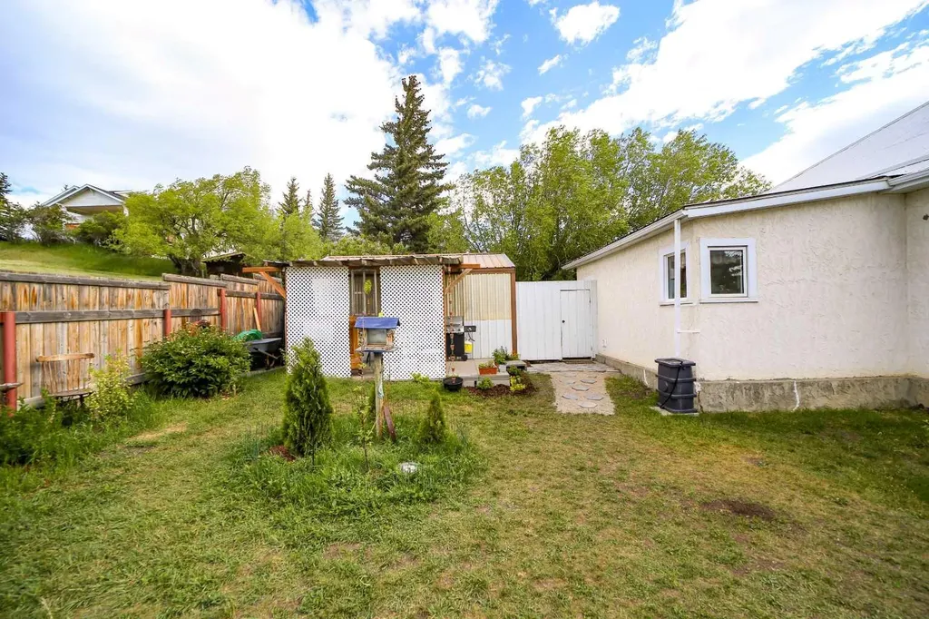 1158 Albert Avenue Pincher Creek AB T0K1W0