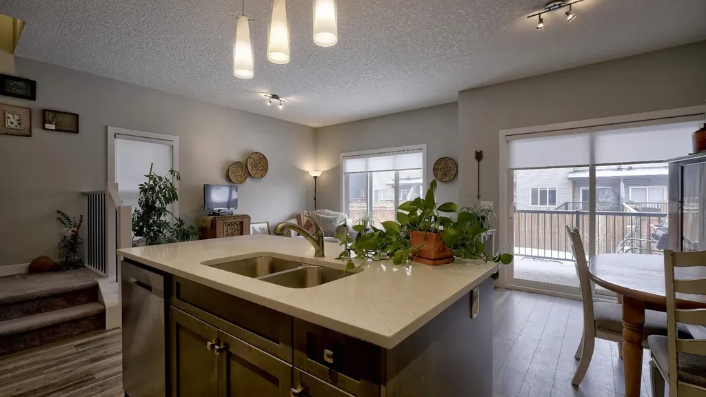 135 Reunion Loop NW Airdrie AB T4B 4J6