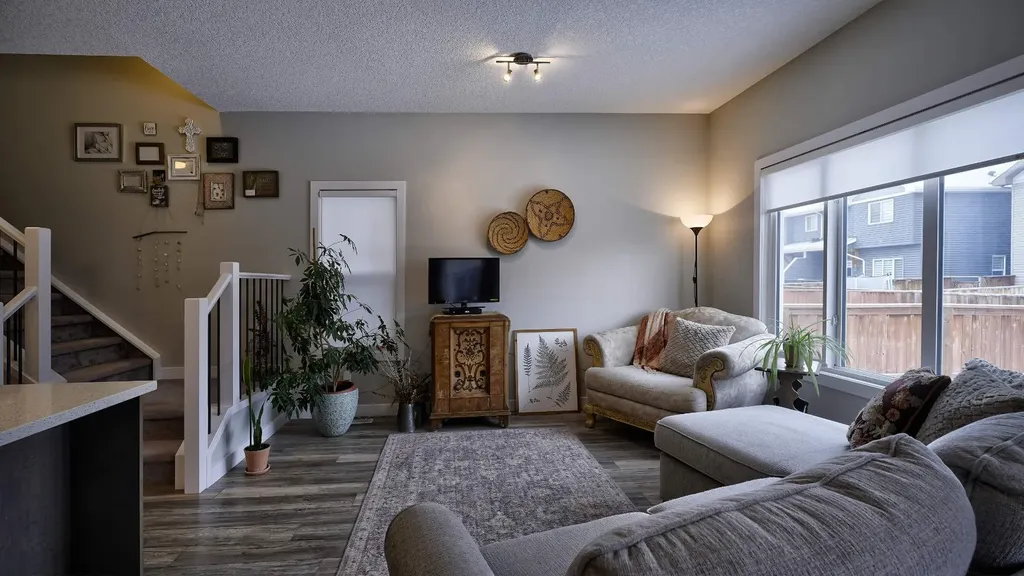 135 Reunion Loop NW Airdrie AB T4B 4J6