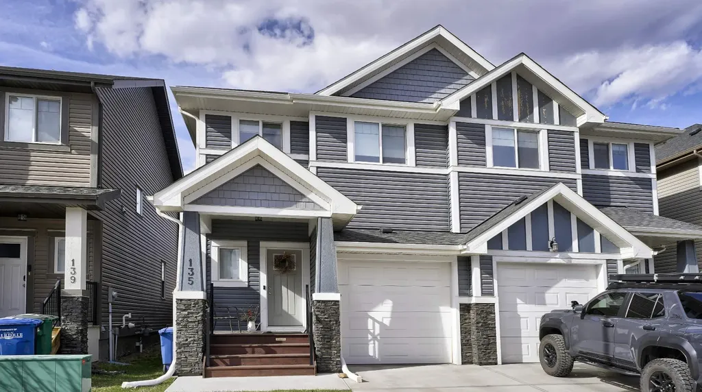 135 Reunion Loop NW Airdrie AB T4B 4J6