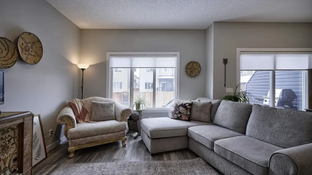135 Reunion Loop NW Airdrie AB T4B 4J6