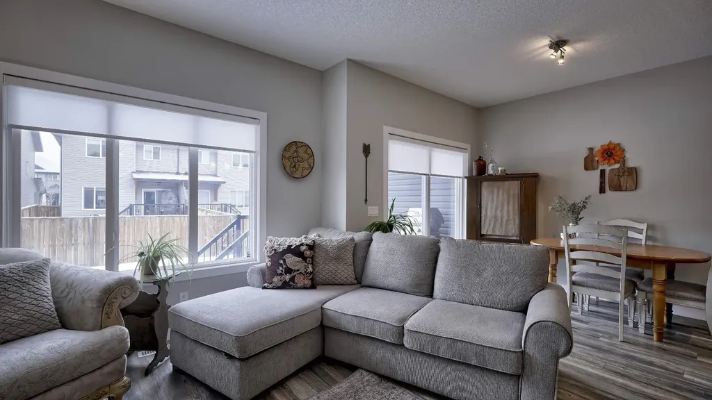 135 Reunion Loop NW Airdrie AB T4B 4J6