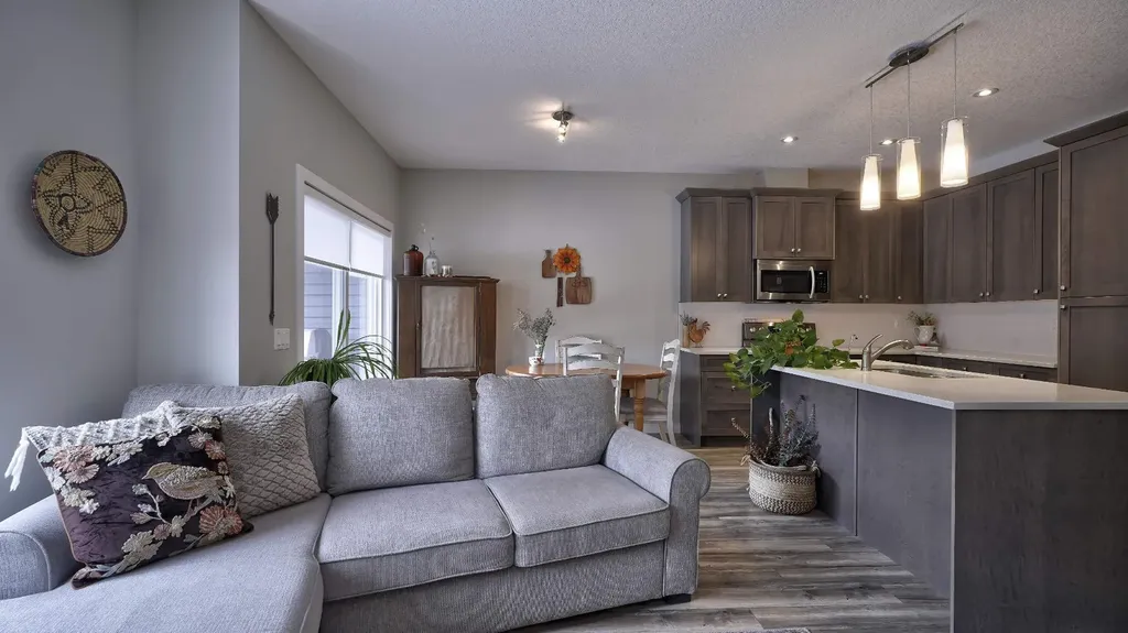 135 Reunion Loop NW Airdrie AB T4B 4J6