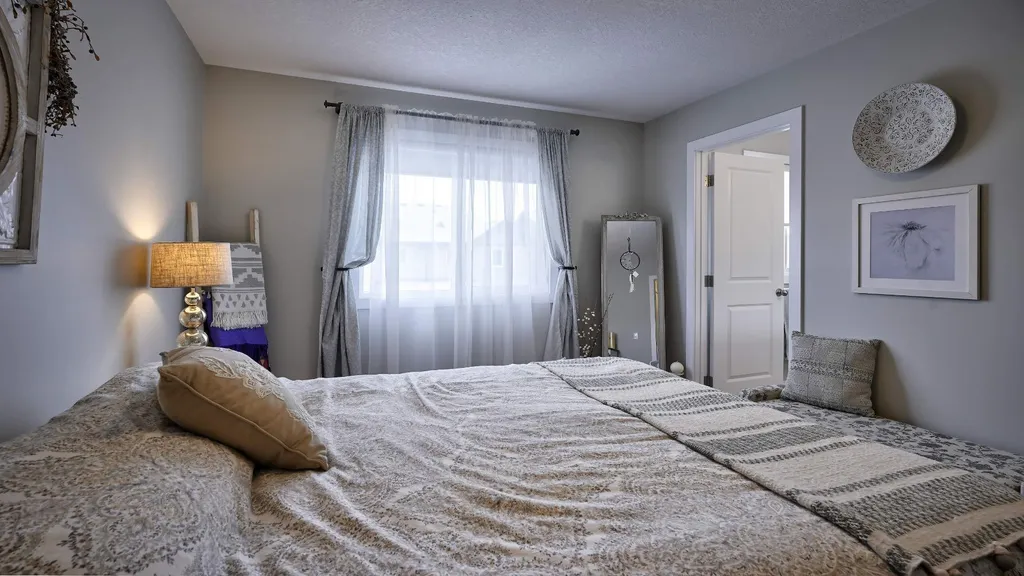 135 Reunion Loop NW Airdrie AB T4B 4J6