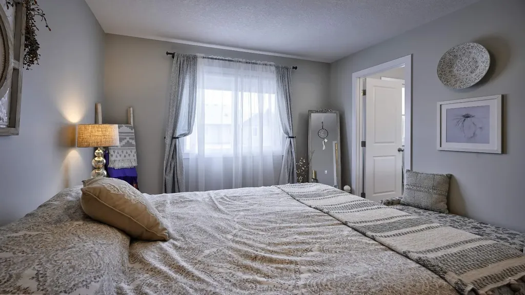 135 Reunion Loop NW Airdrie AB T4B 4J6