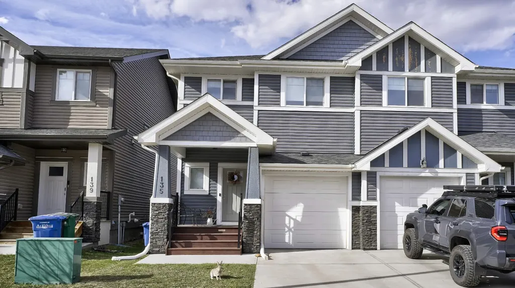 135 Reunion Loop NW Airdrie AB T4B 4J6