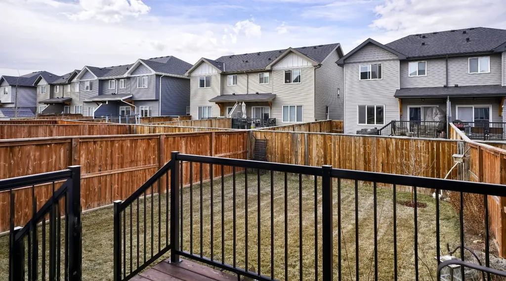 135 Reunion Loop NW Airdrie AB T4B 4J6