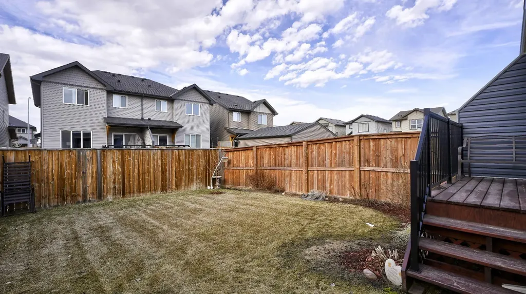 135 Reunion Loop NW Airdrie AB T4B 4J6