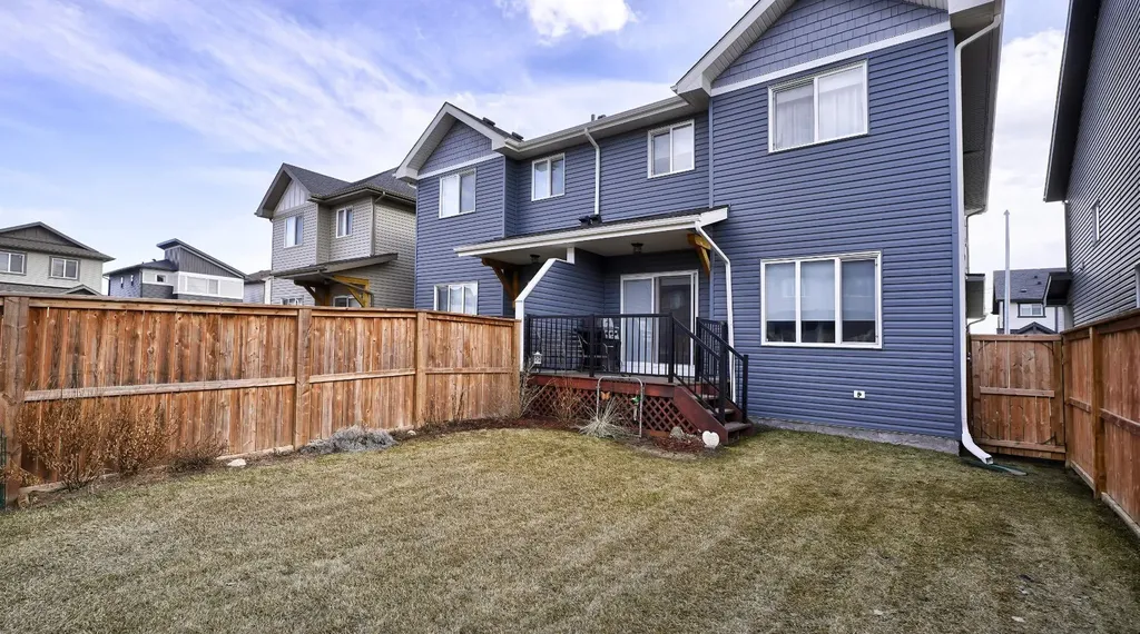 135 Reunion Loop NW Airdrie AB T4B 4J6
