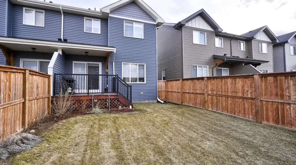 135 Reunion Loop NW Airdrie AB T4B 4J6
