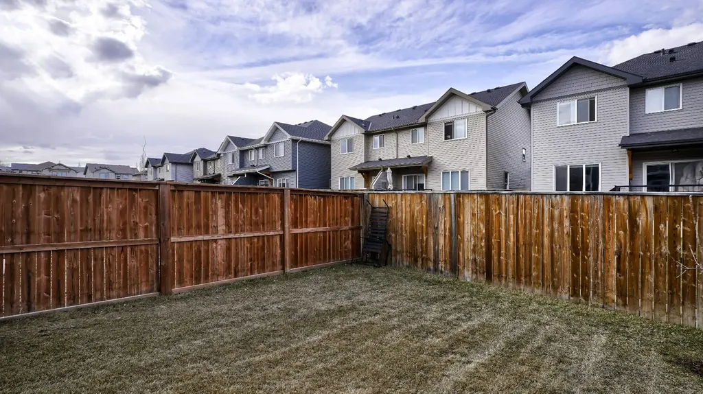 135 Reunion Loop NW Airdrie AB T4B 4J6