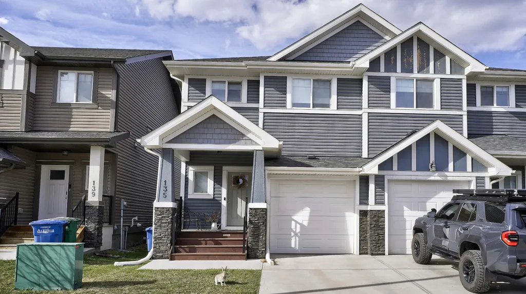 135 Reunion Loop NW Airdrie AB T4B 4J6