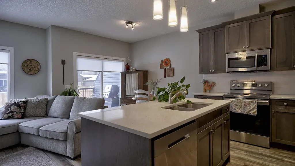 135 Reunion Loop NW Airdrie AB T4B 4J6