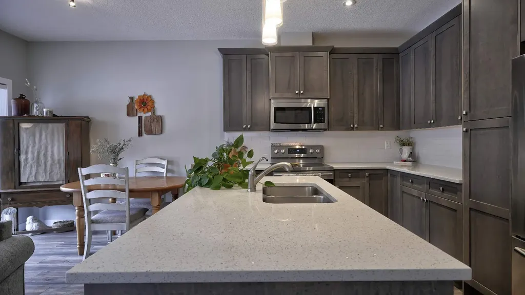 135 Reunion Loop NW Airdrie AB T4B 4J6