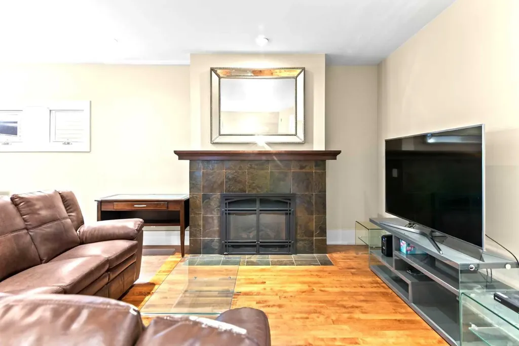 1428 2a Street NW Calgary AB T2M 2X4