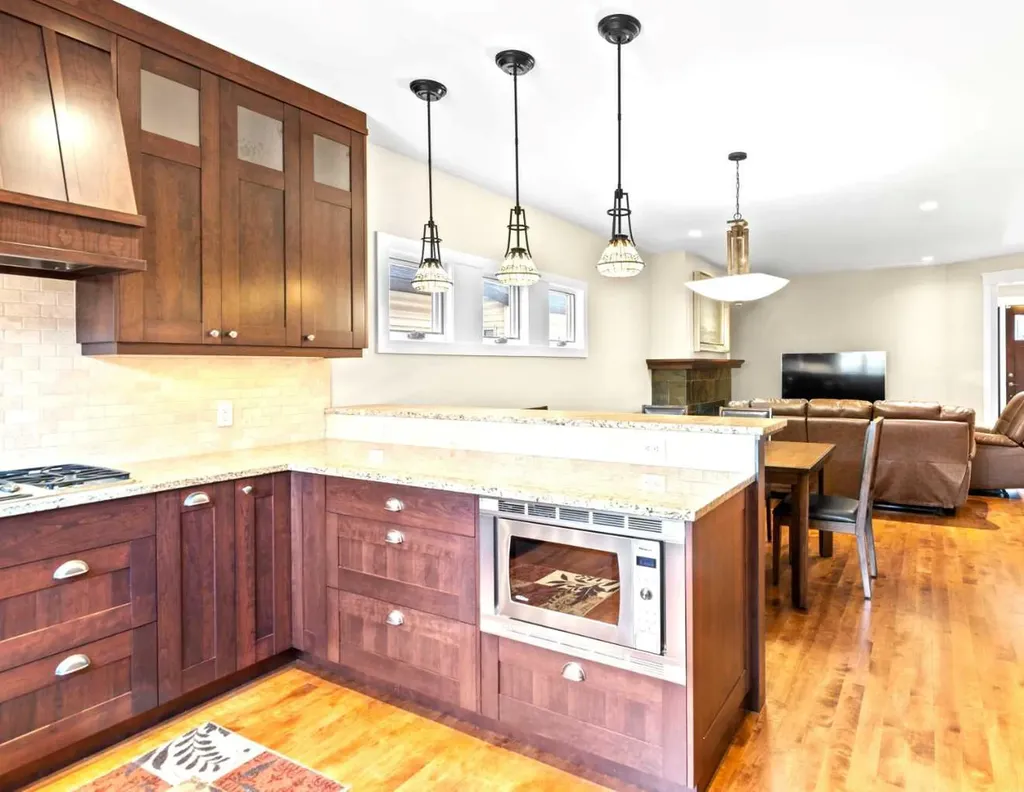 1428 2a Street NW Calgary AB T2M 2X4