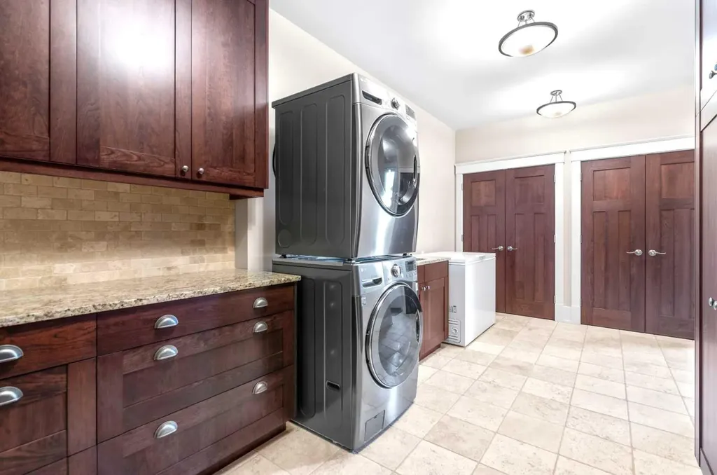 1428 2a Street NW Calgary AB T2M 2X4