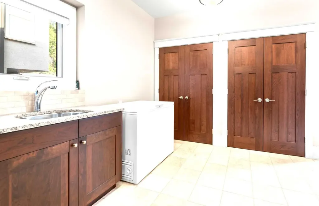 1428 2a Street NW Calgary AB T2M 2X4