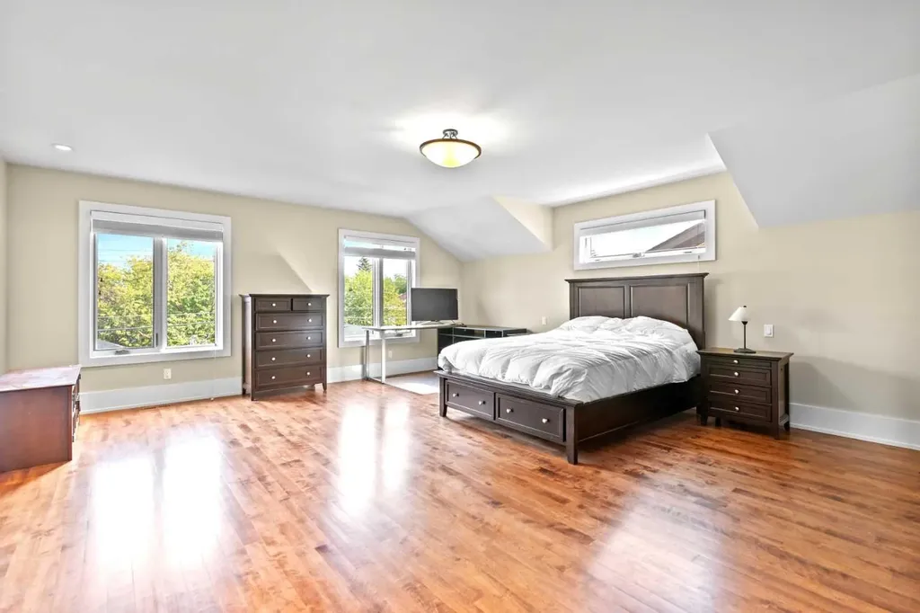 1428 2a Street NW Calgary AB T2M 2X4