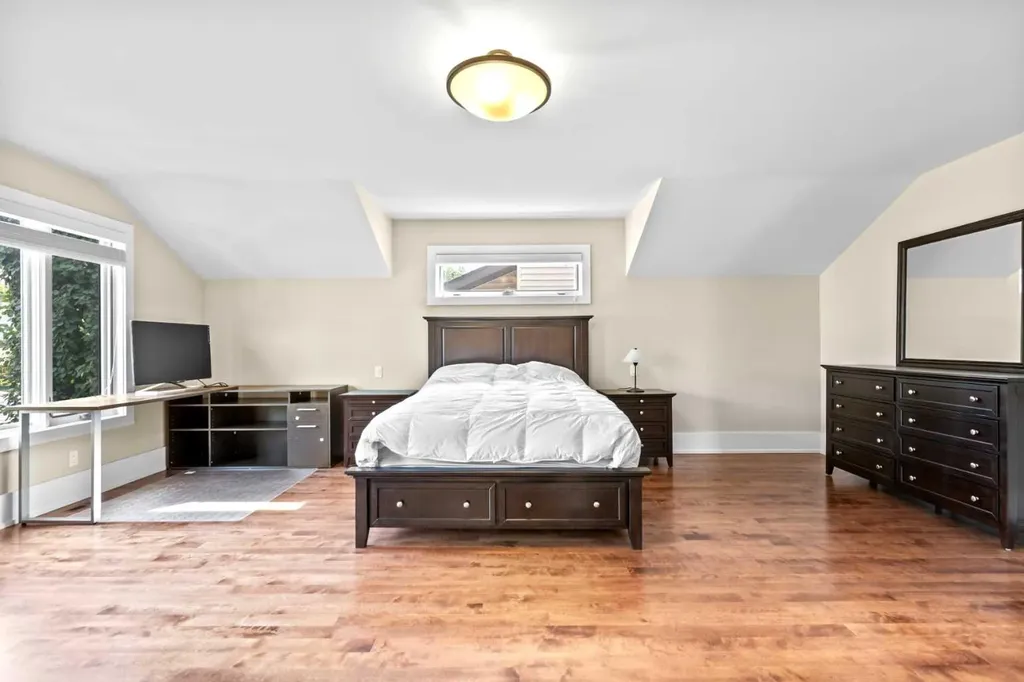 1428 2a Street NW Calgary AB T2M 2X4