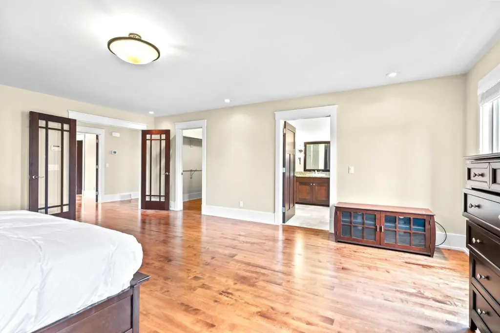 1428 2a Street NW Calgary AB T2M 2X4