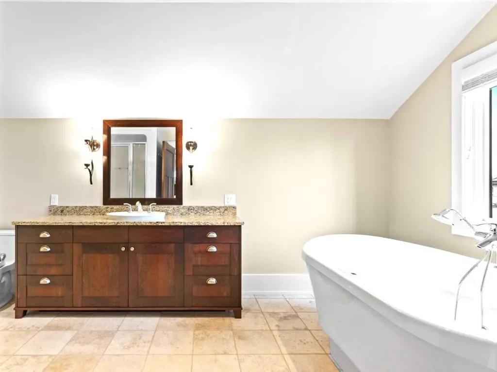 1428 2a Street NW Calgary AB T2M 2X4