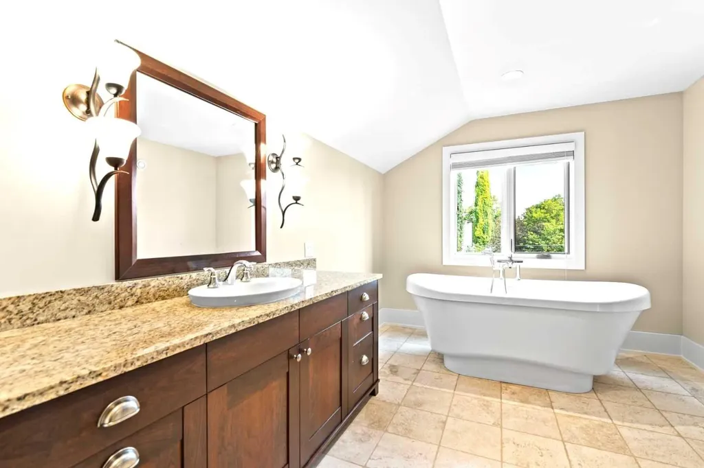 1428 2a Street NW Calgary AB T2M 2X4